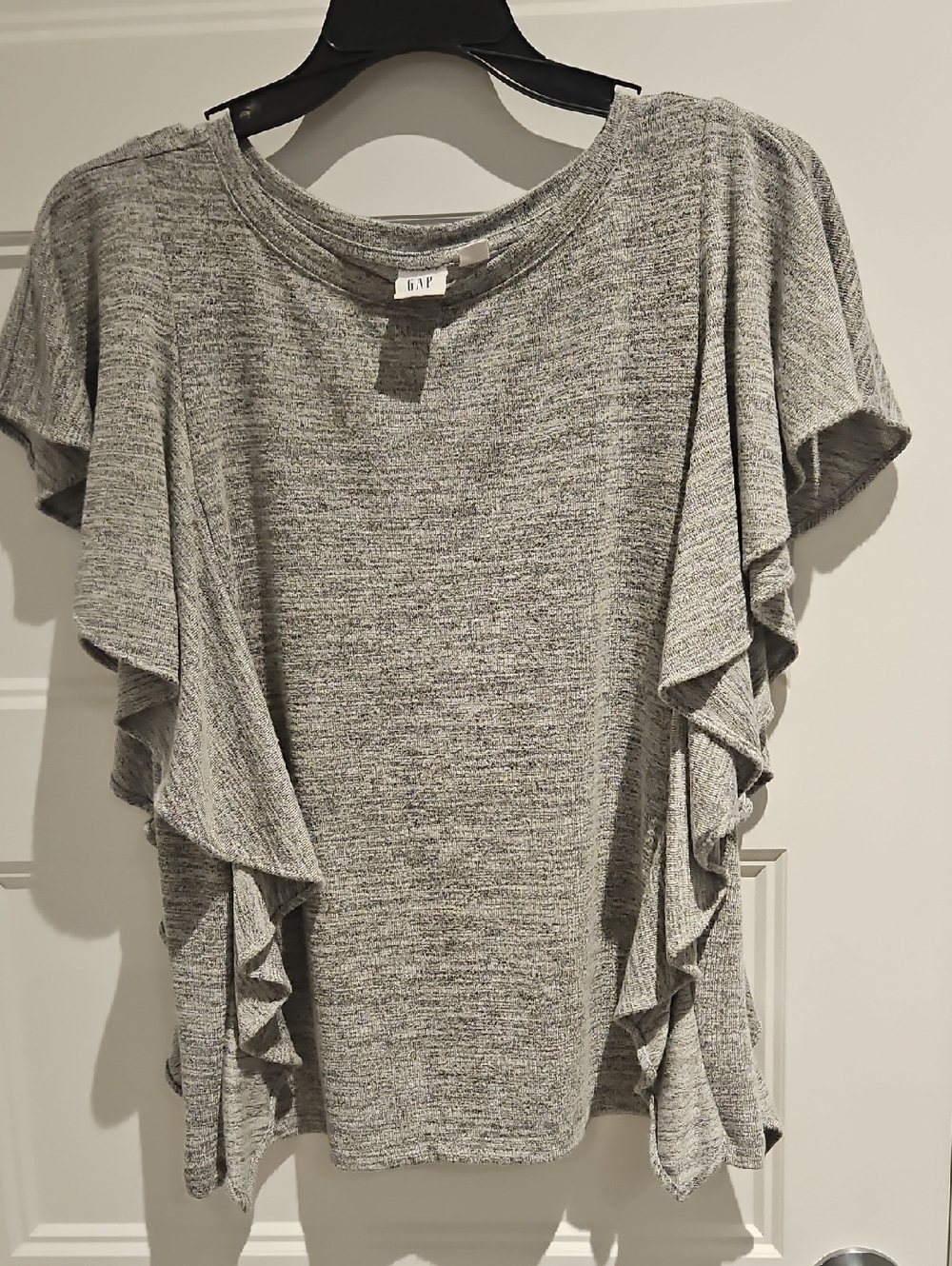 💚3/$10💚GAP Heather Gray Ruffle Sleeve Knit Top